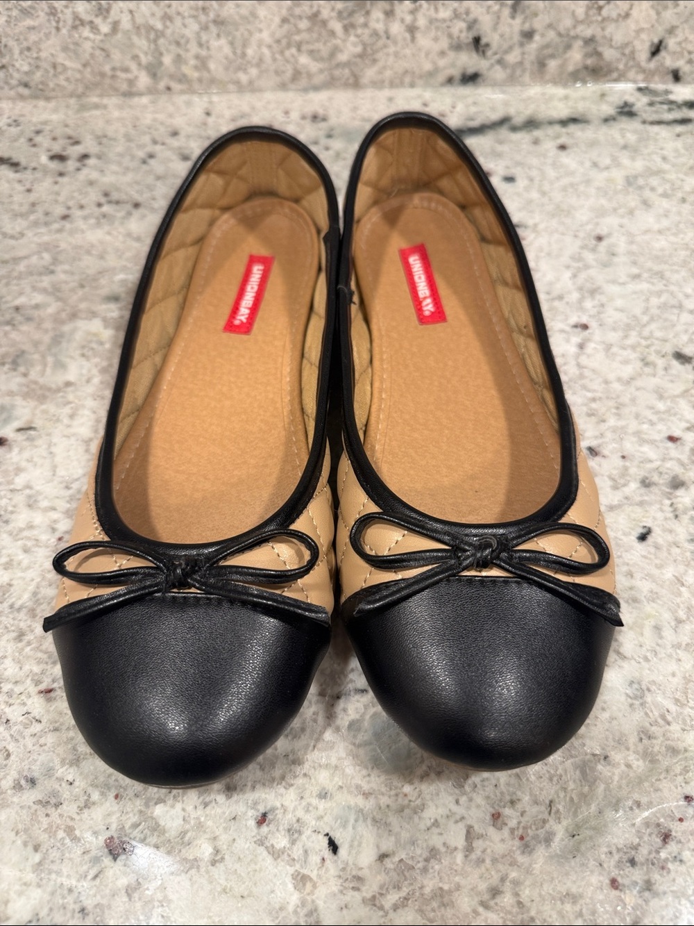 UNIONBAY Black and Tan Quilted Ballet Flats with Bow
